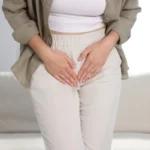 Donna con dolore vaginale dovuto alla vulvodinia